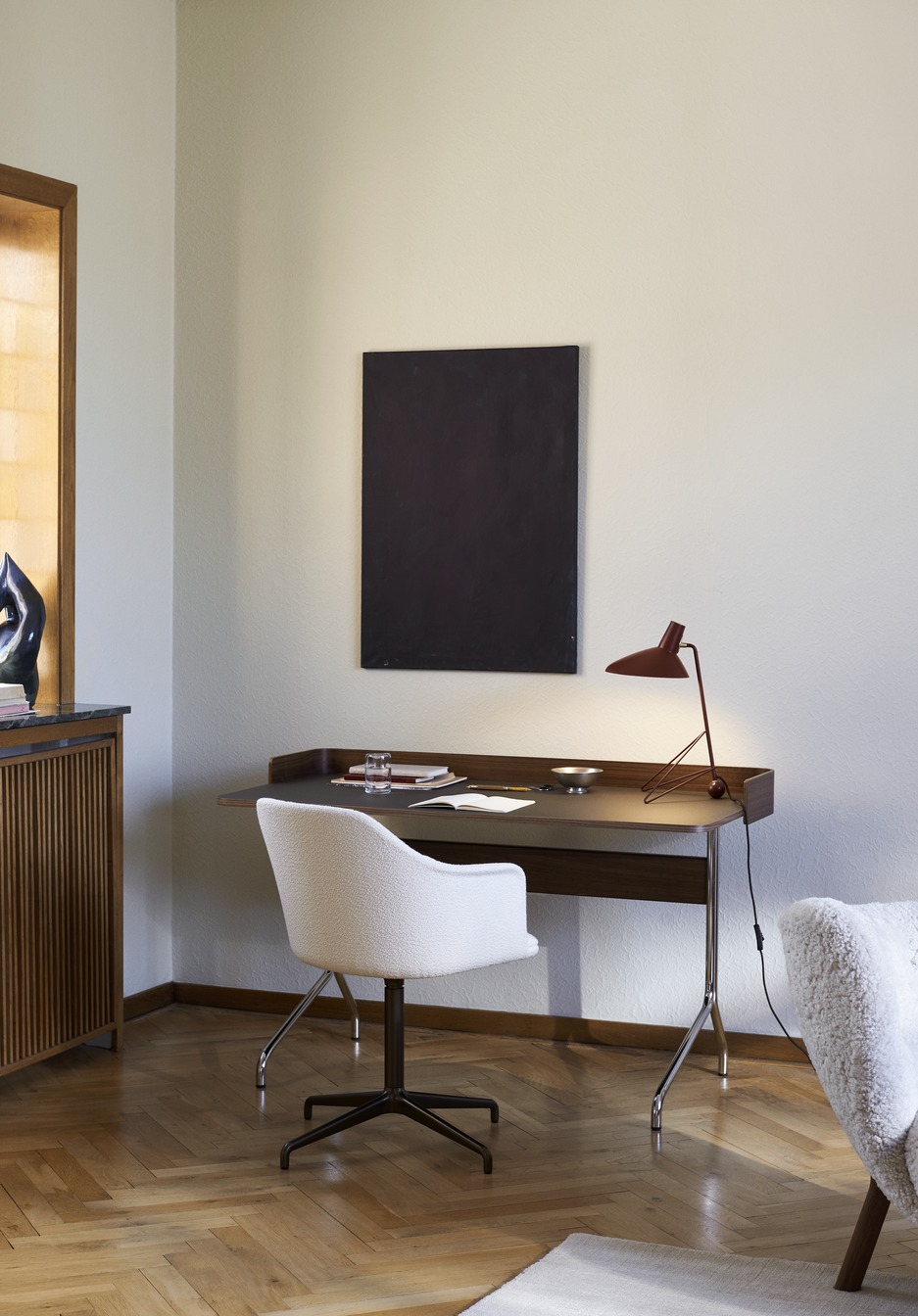Pavilion Desk AV17